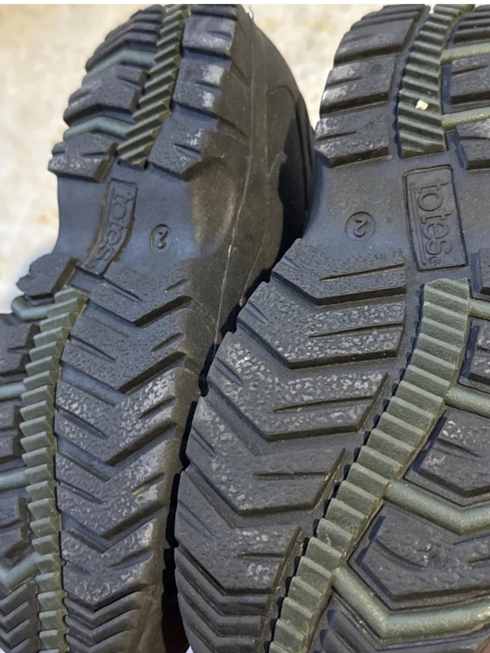 Boys Totes Snow Boots TODD Black Pristine Treads Clean In & Out Winter Size 2 - Picture 8 of 10